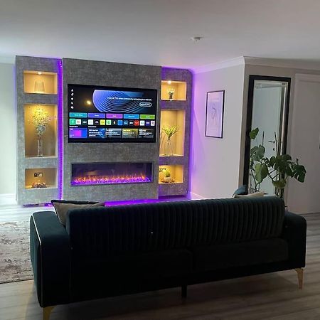 The Exclusive Jacuzzi Apartment Birmingham Ngoại thất bức ảnh