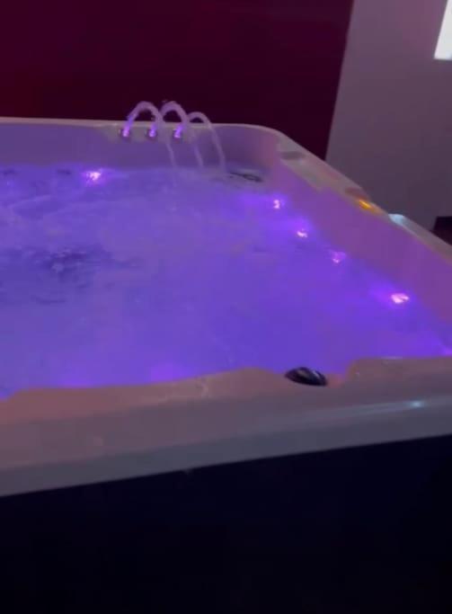 The Exclusive Jacuzzi Apartment Birmingham Ngoại thất bức ảnh
